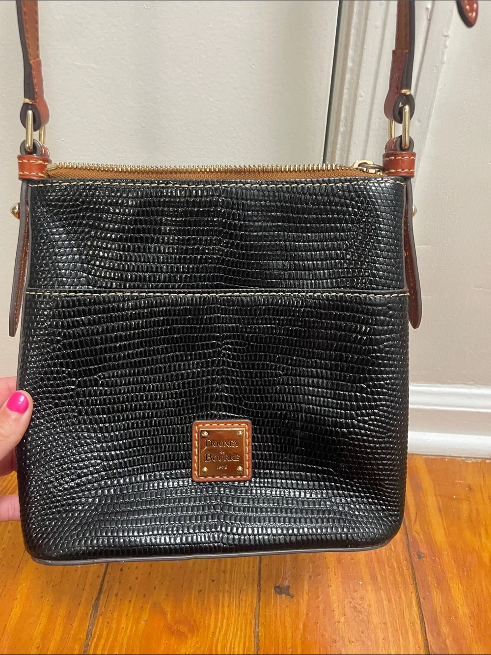 Dooney & Bourke compact dooney
